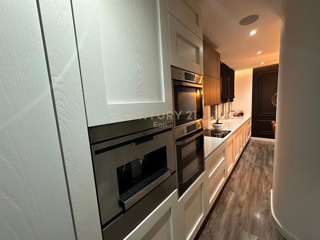 JAPIM ME QIRA APARTAMENT 2+1+2 NE QENDER TE DURRESIT PRANE PORTIT!