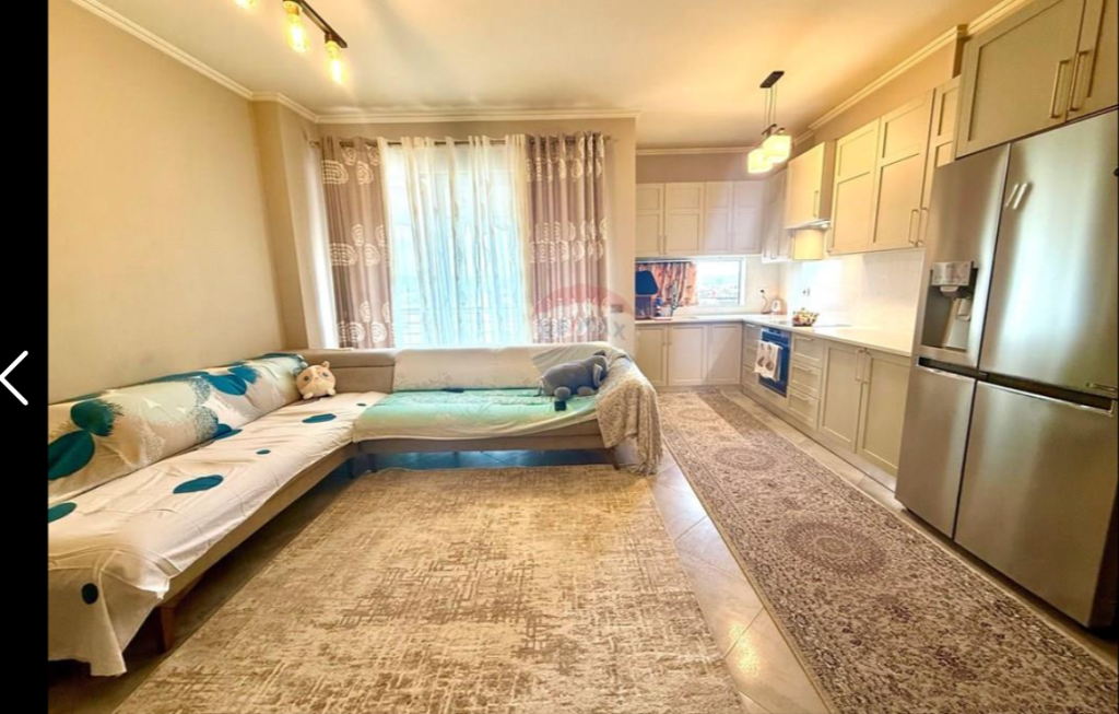 Apartment for sale 2+1+2 near the United School