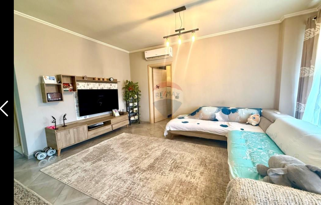 Apartment for sale 2+1+2 near the United School