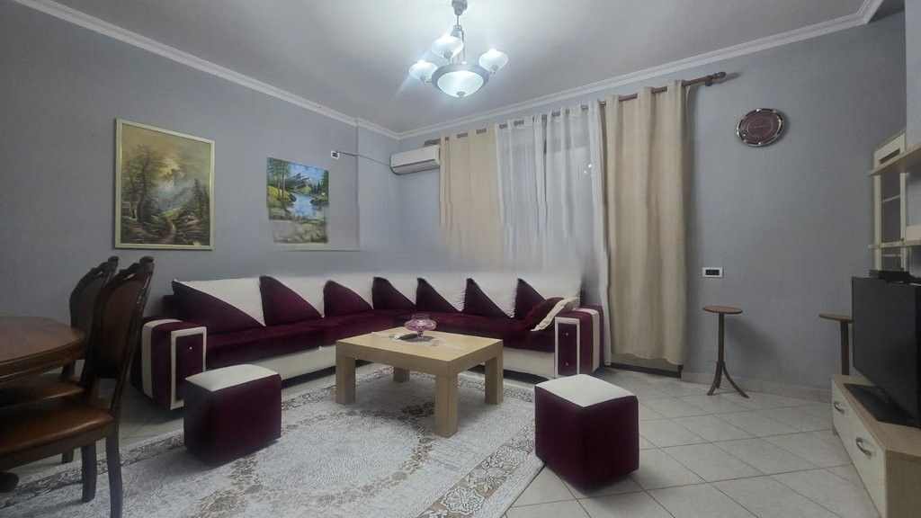 JAPIM ME QIRA APARTAMENT 2+1,ISH TREGU ELEKTRIK! 700 € /Muaj