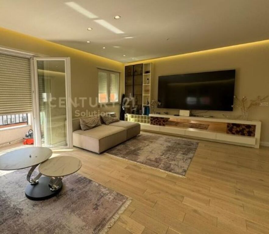 Apartament 2+1+2 për shitje