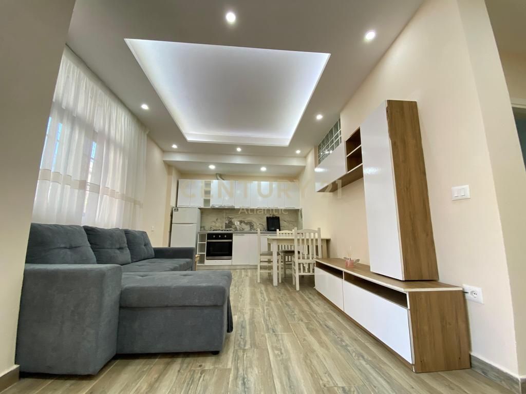 SHITET APARTAMENT 1+1 NE QENDER PRANE MUZEUMIT DURRES!