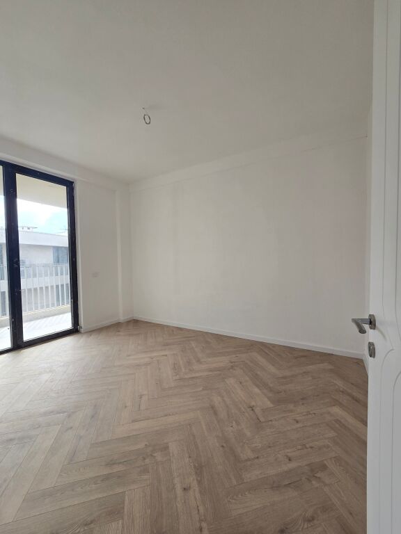 Jepet  zyrëme qira 3+1+2 ,Mine Peza