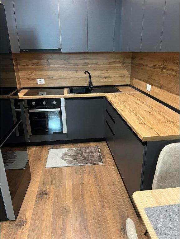 JEPET APARTAMENT 2+1 ME VERANDE ME QIRA TEK RRUGA E DIBRES