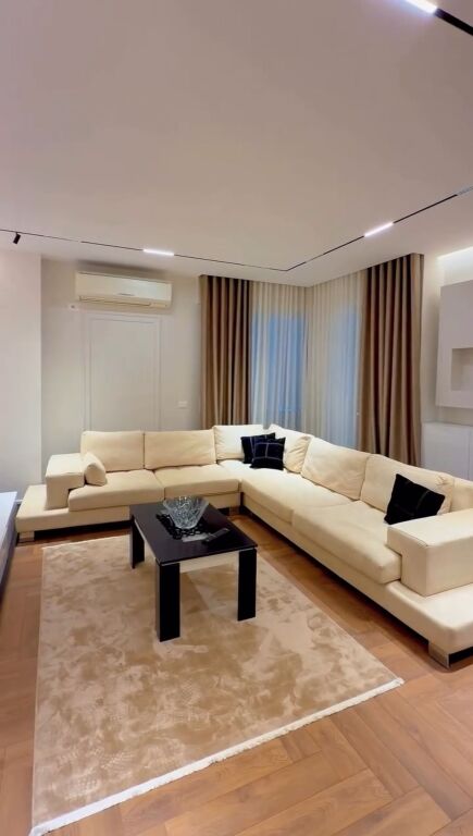 🏡 Apartament 2+1+2 + garazh me qira – Rruga Hoxha Tahsim (pranë Pazari i Ri)