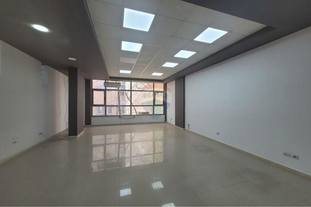 Zyrë - Për Qira - Myslym Shyri, Tiranë