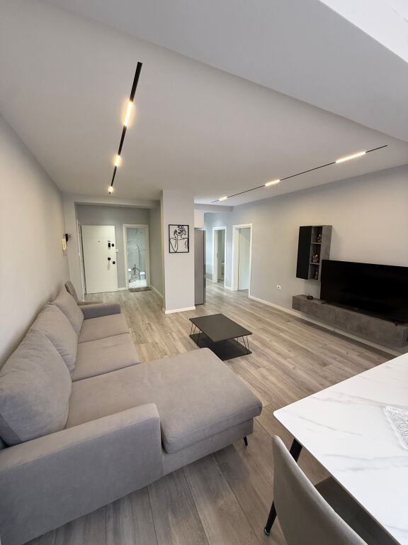 Appartamento di lusso 2+1 con balcone a 21 dicembre 850 euro