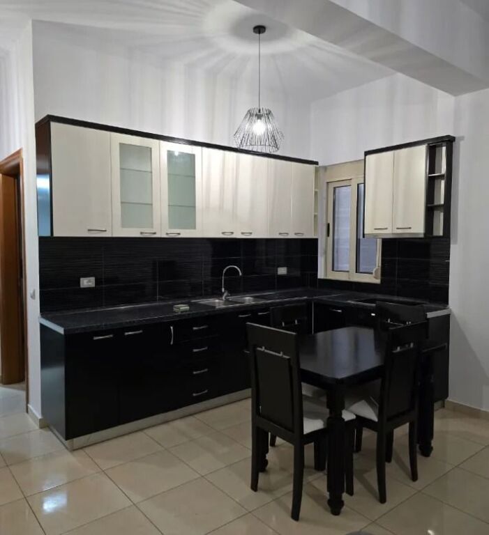 Qera | Vilë 1 + 1 | Qytet Studenti | 450 €/muaj