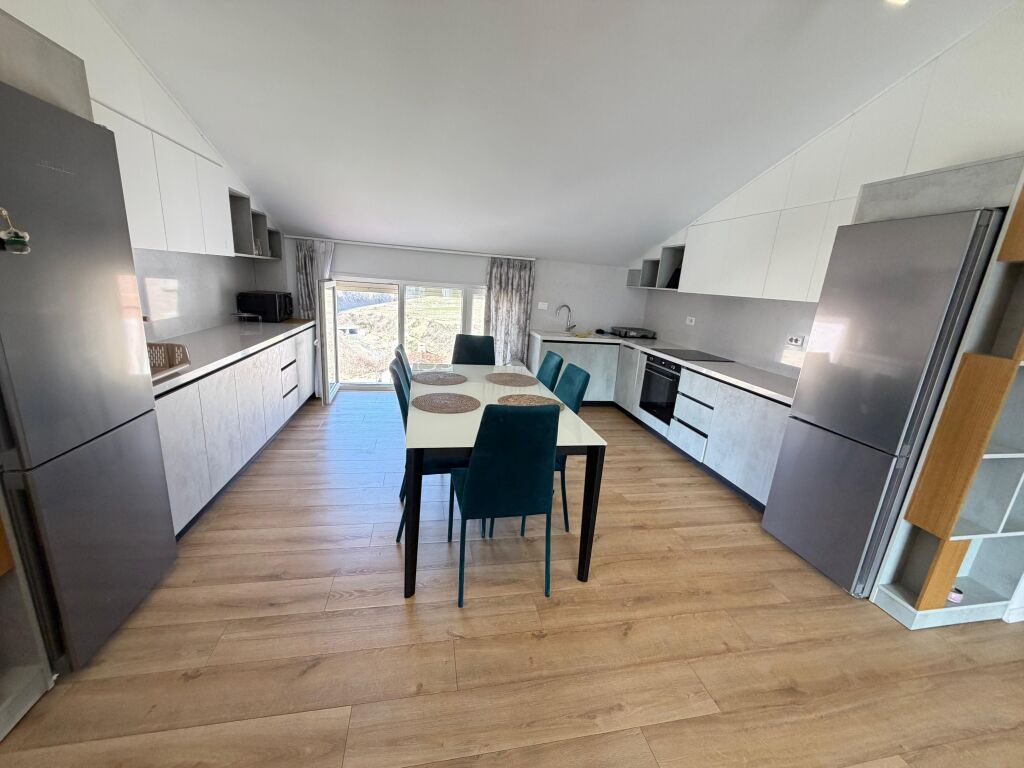 Penthouse me qera 3+1+2+3 parking Teg