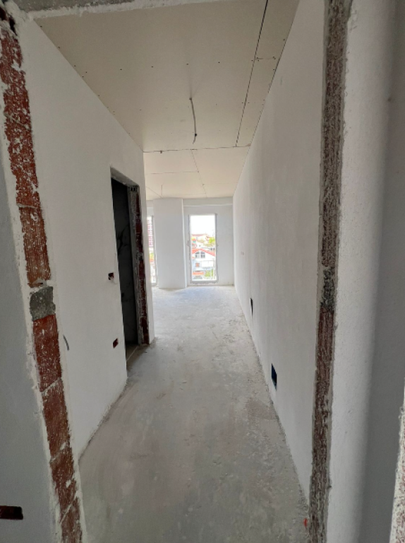 🏡 Shitet Apartament 2+1+2 – pranë Rrethit të Klanit