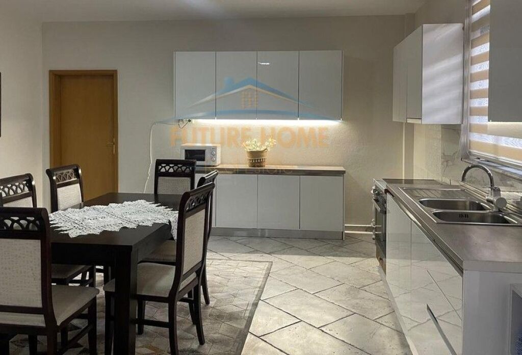 Affitto, Appartamento 2+1, Via Qemal Stafa, Tirana.