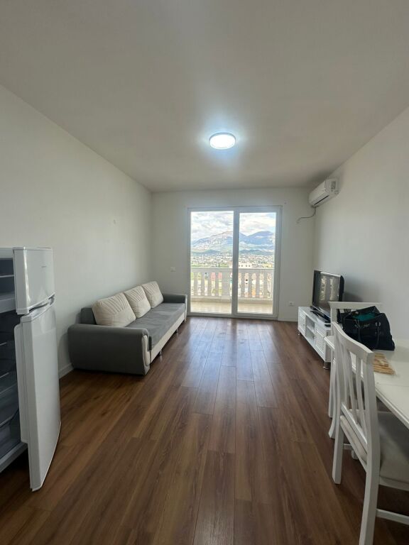 Apartament me qera 1+1