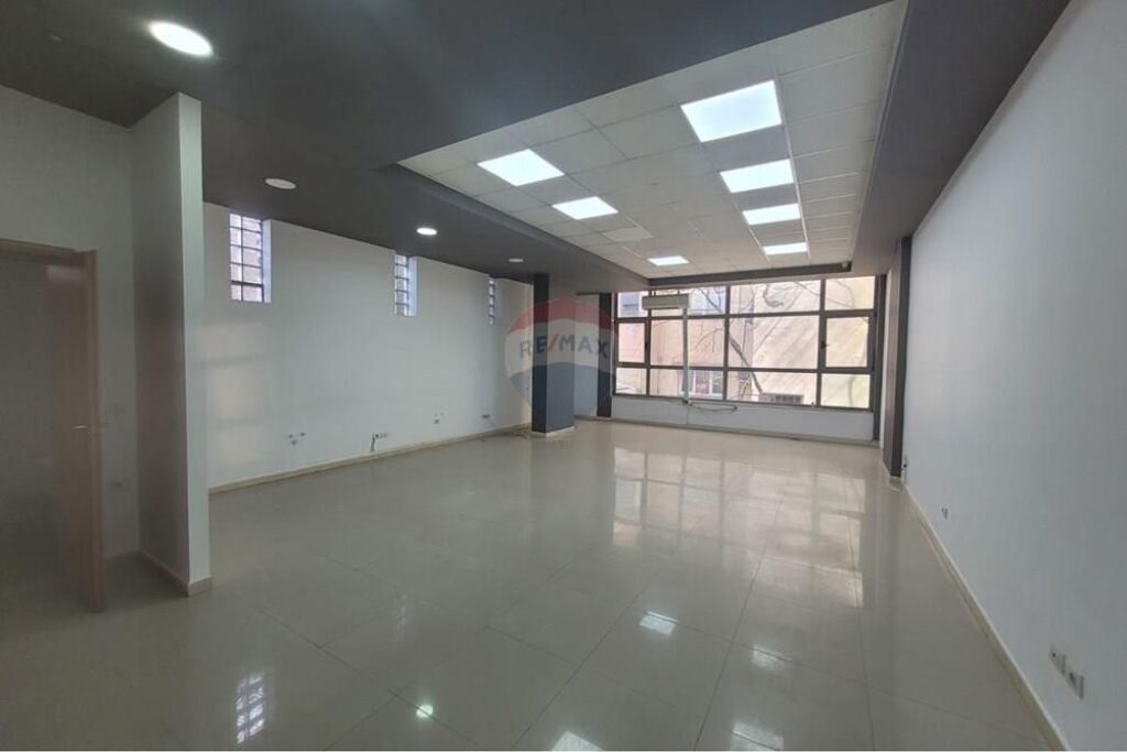 Zyrë - Për Qira - Myslym Shyri, Tiranë