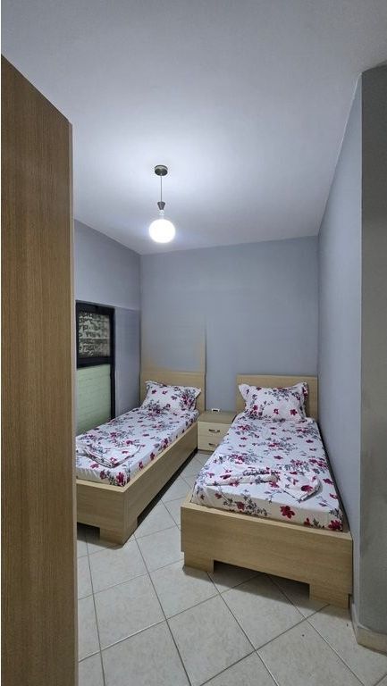 JAPIM ME QIRA APARTAMENT 2+1,ISH TREGU ELEKTRIK! 700 € /Muaj