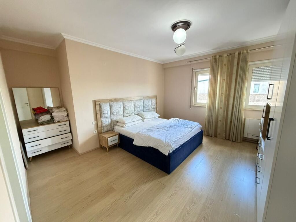 🏡 Jepet me qira 2+1   📍 Rruga Hamdi Sina, pranë Liqeni i Thatë 🌿💶 70,000 lekë/muaj (neto)