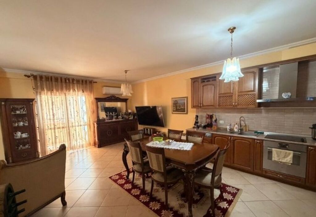 Shitet apartament 2+1+2 – planimetri funksionale