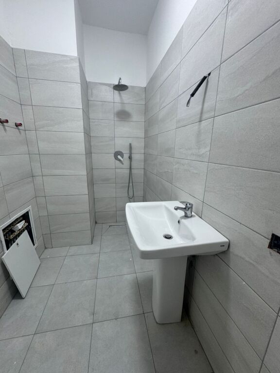 🏡 Apartament 3+1 për shitje tek Ish Fusha e Aviacionit