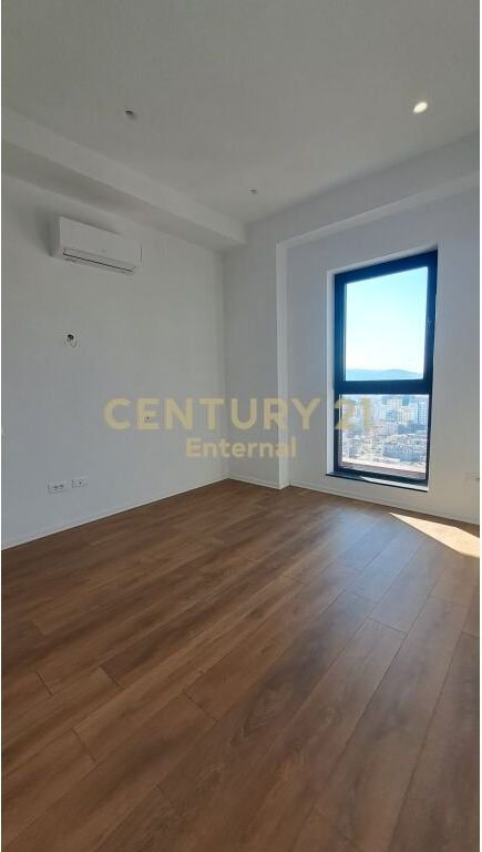 Ufficio 2+1+Parcheggio in affitto al Garden Building