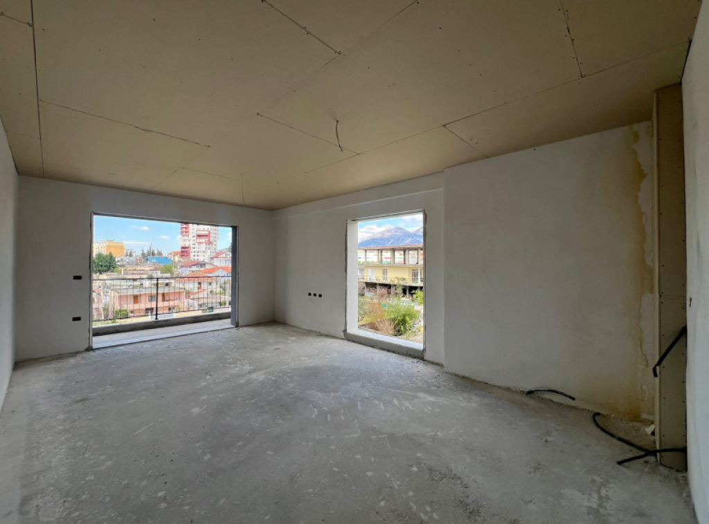 🏡 Shitet Apartament 2+1+2 – pranë Rrethit të Klanit