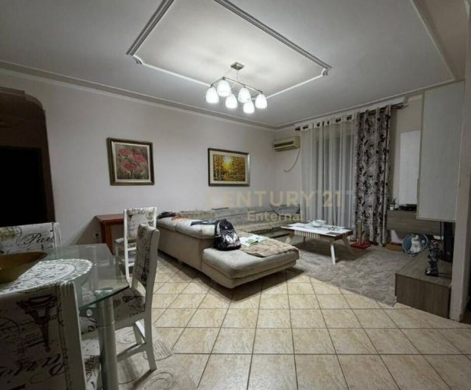 Shitet apartament 3+1+2- hapësirë familjare
