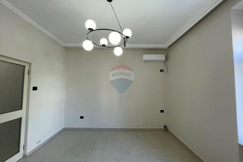 Zyrë - Për Qira - Rruga Rreshit Çollaku, Tiranë