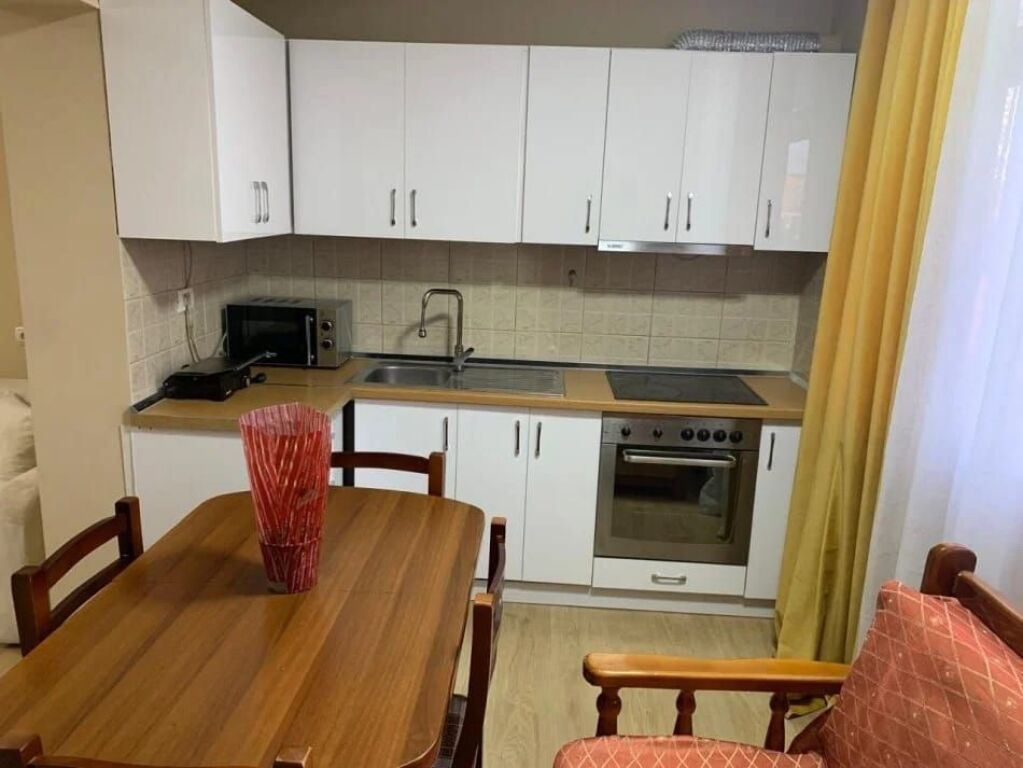 Jepet Apartament 1+1 me Qera ne Rrugen Bardhyl