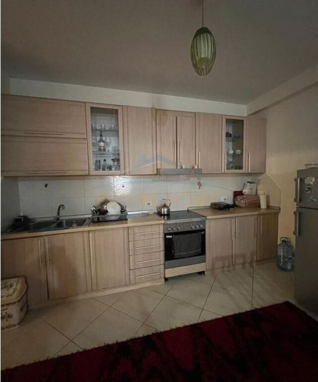Shitet, Apartament 2+1+2+Post Parkimi, Unaza e Re, Tiranë