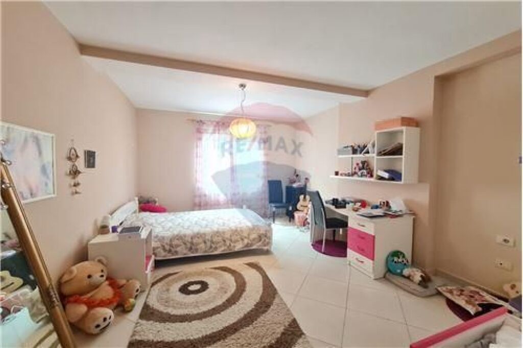 Apartament 2+1+2 per per shitje rrugen Margarita Tutulani