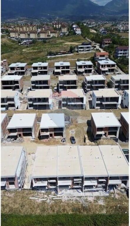 Villa Twin in vendita al lago di Farka