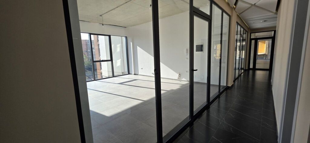 OFFICE FOR RENT 103 M2 BARRICADES STREET 2000 EURO FH-65663