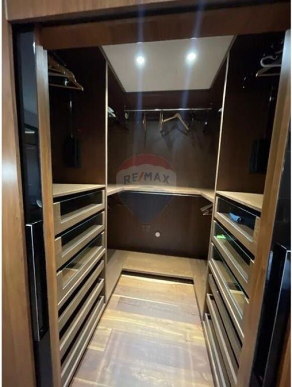 APPARTAMENTO DI LUSSO 2+1+2 CON 2 POSTI AUTO