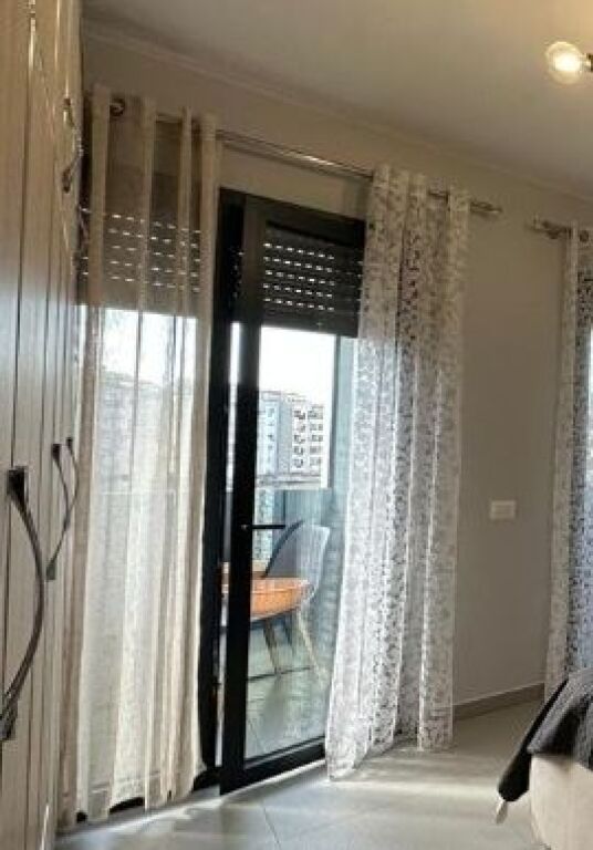 Apartament 1+1 me qera – 2 ballkone dhe pamje e hapur