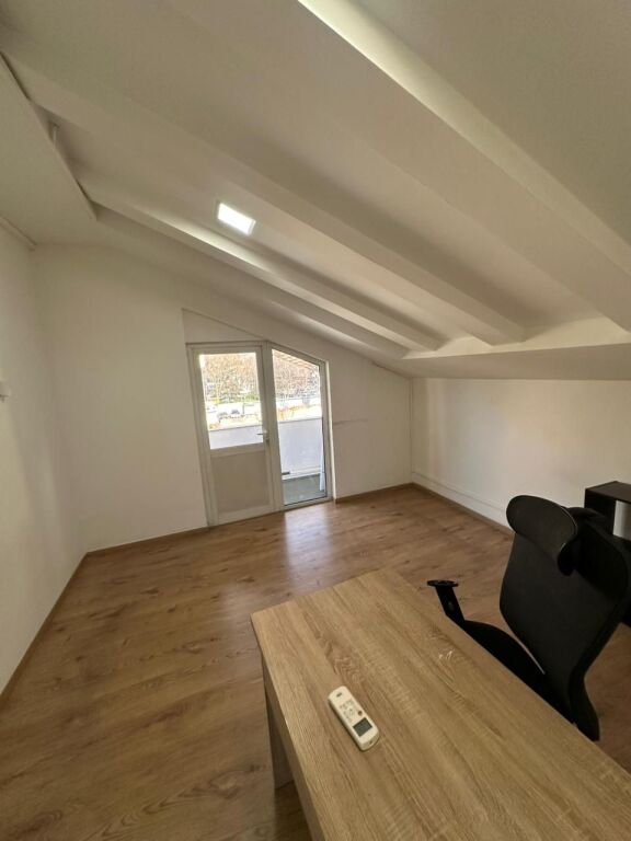 🏢 Ambient Zyre me Qira (Pjesë Vile) – Bllok, pranë Juvenilja