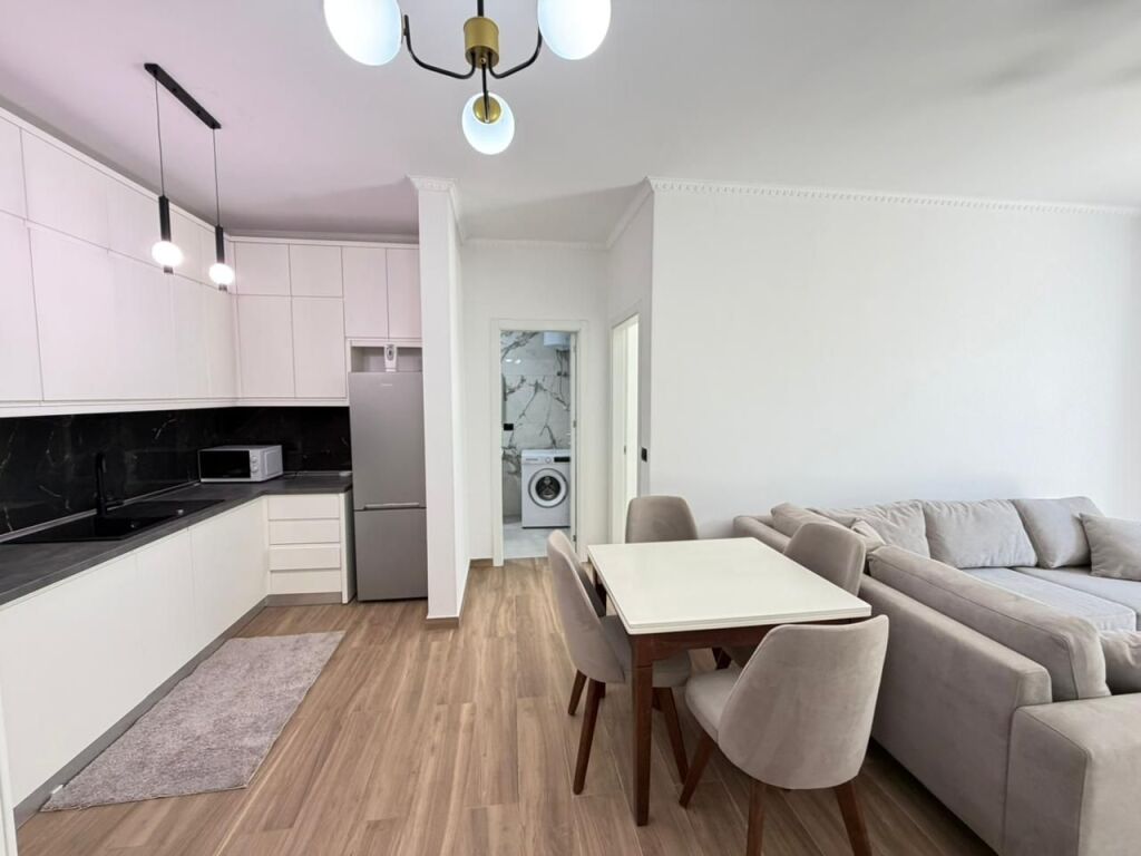 Apartament 1+1 + Parkim + Oborr në Residence tek TEG