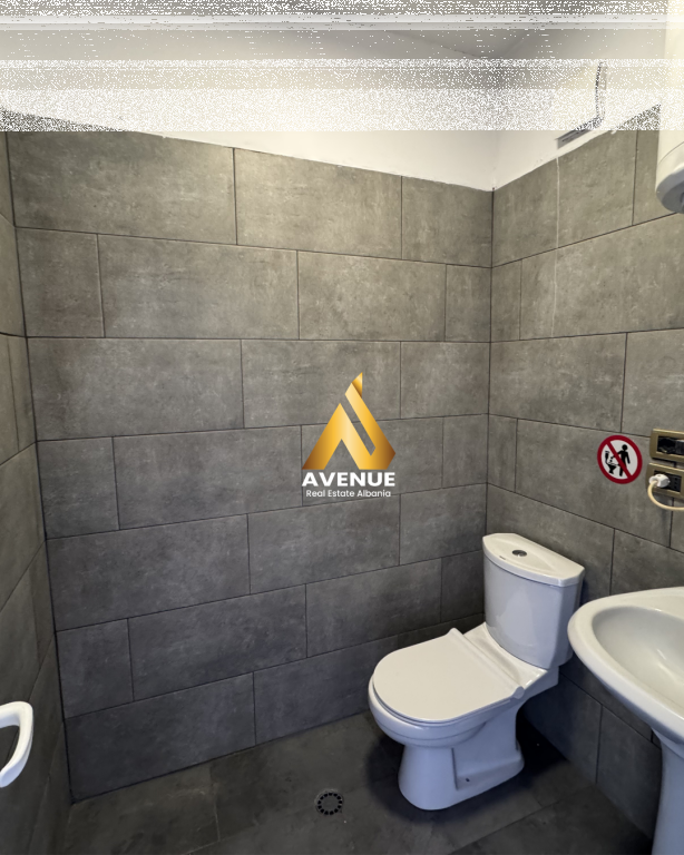 AMBIENTE COMMERCIALE DI LUSSO IN VENDITA – 21 DICEMBRE, TIRANA