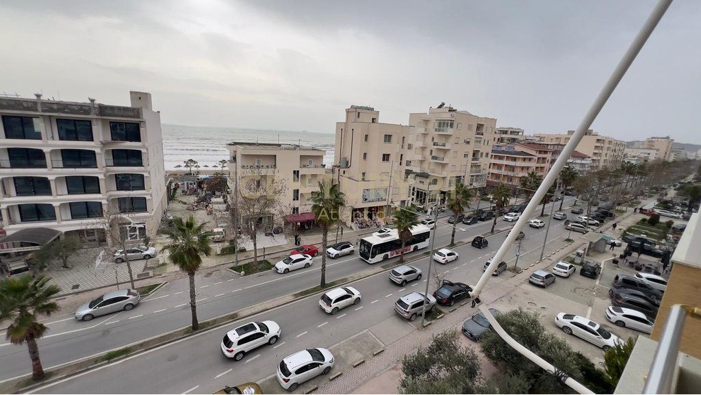 Appartamento 2+1+2T con Due Balconi con vista mare in vendita a Spiaggia, Durrës.