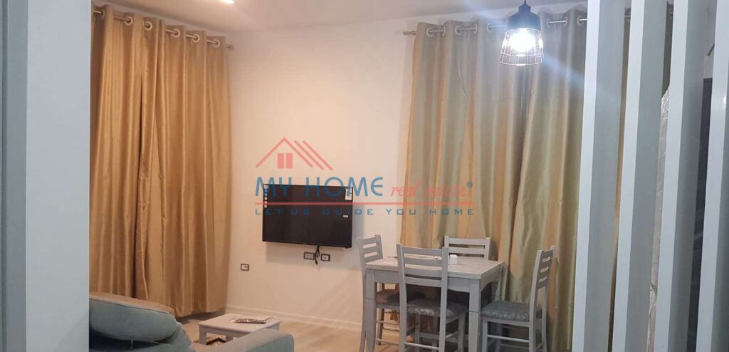 Apartament 1+1 me qera Komuna e Parisit ne Tirane