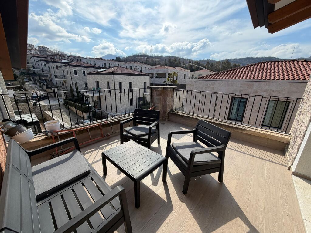 Penthouse me qera 3+1+2+3 parking Teg