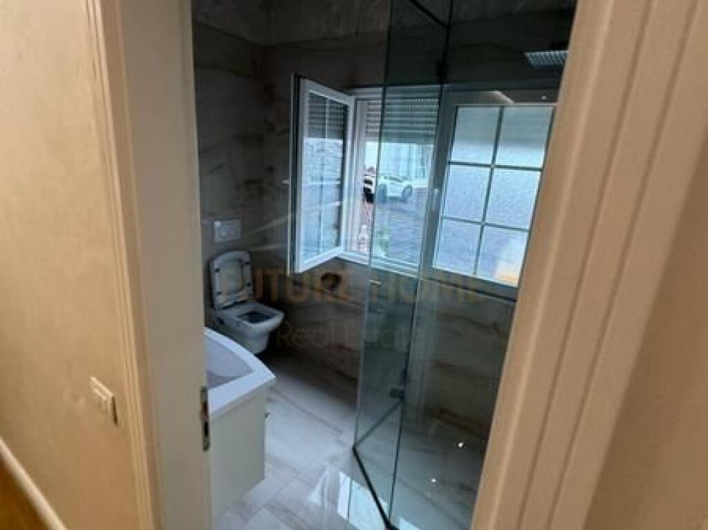 Shitet, Apartament 3+1+2 Poste Parkimi, Fresk