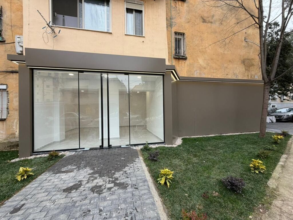 🏠 FOR SALE: Commercial Space 49m² (📍Xhamllik - Oslo Bar, 300m from the Intersection) 🔥 Great Opportunity || Roadside Location ✨️ €250,000 💶💶