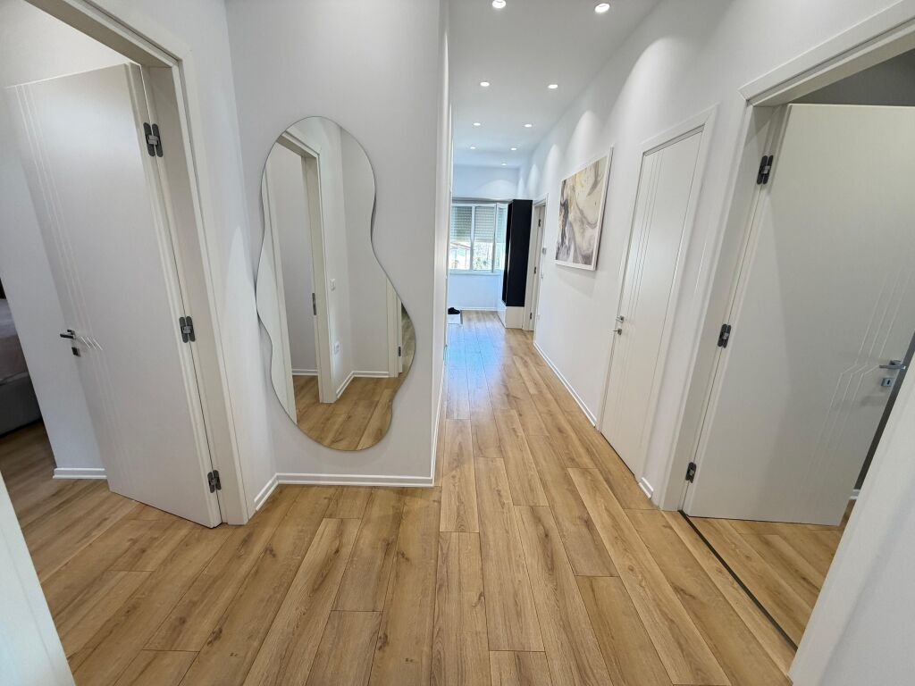 Penthouse me qera 3+1+2+3 parking Teg