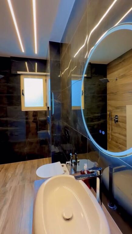 🏡 Apartament 2+1+2 + garazh me qira – Rruga Hoxha Tahsim (pranë Pazari i Ri)