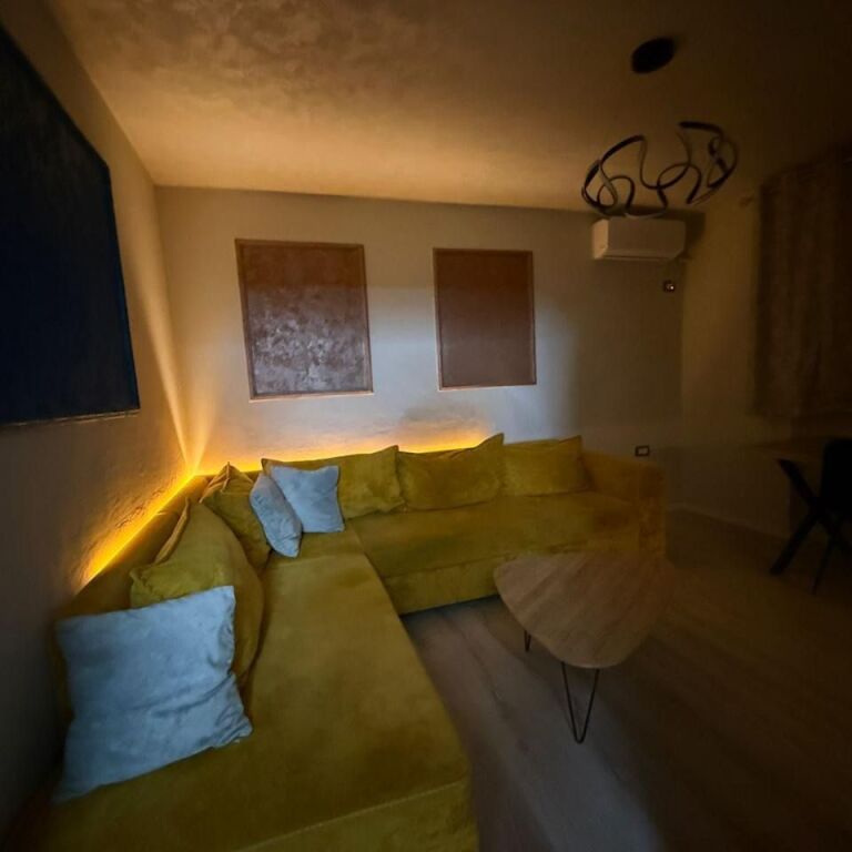 JEPET ME QIRA APARTAMENT 1+1+VERANDË - MEDRESEJA, TIRANË