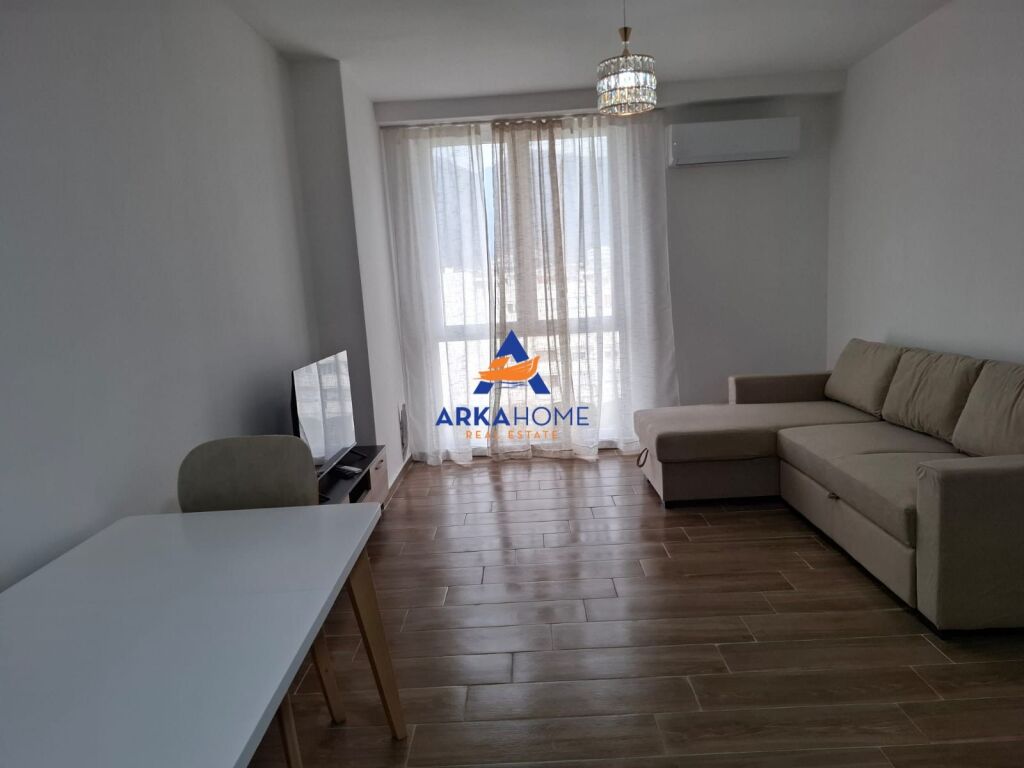 JEPET APARTMENT ME QERA 2+1+BALLKON "5 MAJ" 50.000 LEKE