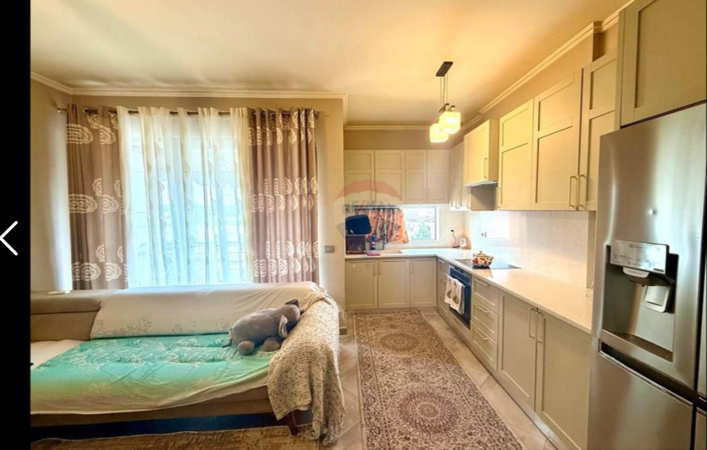 Apartment for sale 2+1+2 near the United School