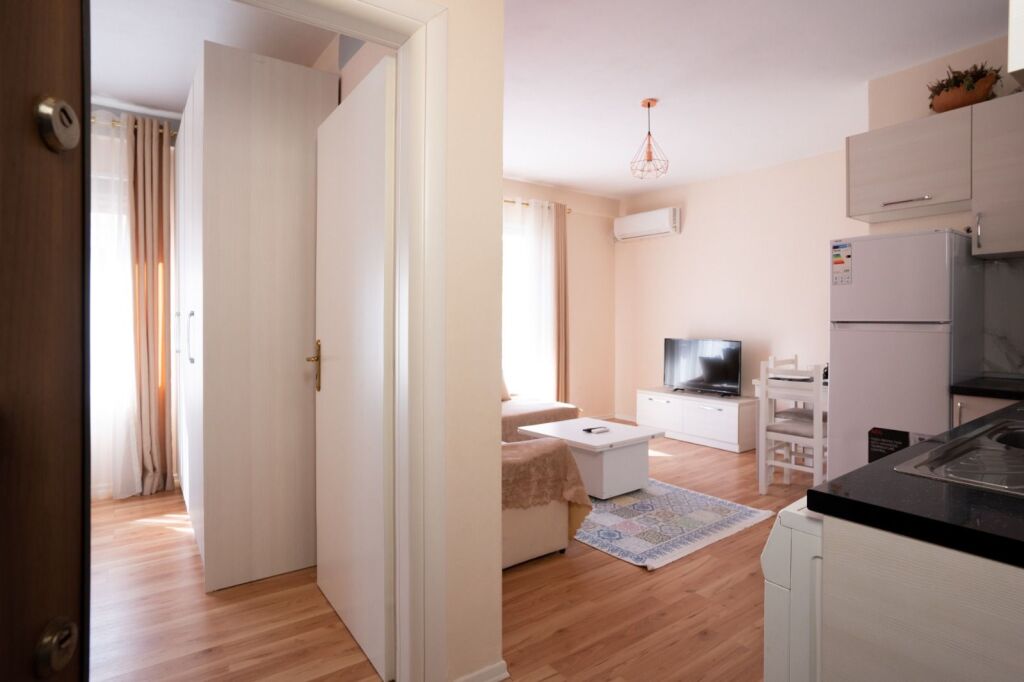 Jepet me Qera Apartament 1+1 ne Plazh Durres