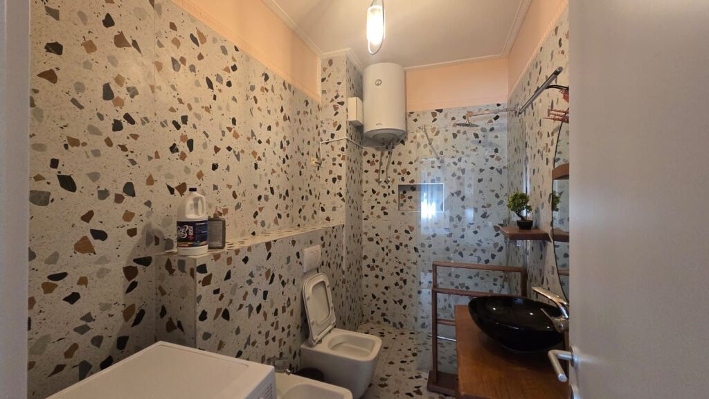 Apartament 2+1+2 me qira , Liqeni I Thate