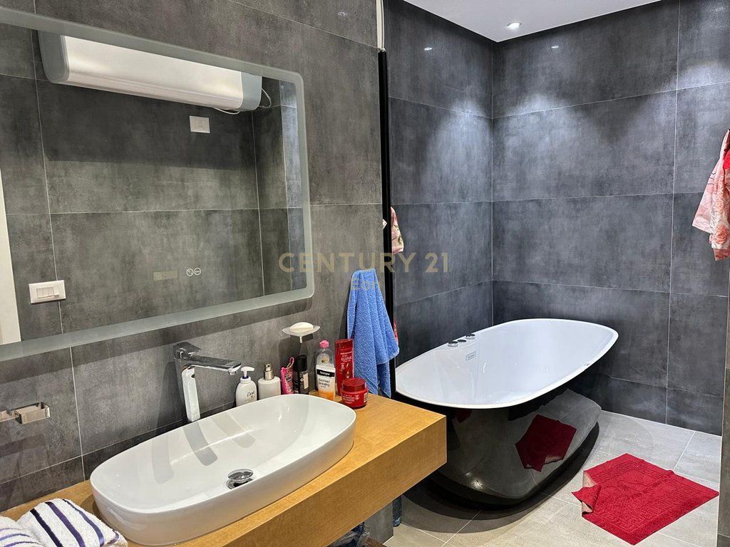 JAPIM ME QIRA APARTAMENT 2+1+2 NE VOLLGA TEK 27KATESHI !