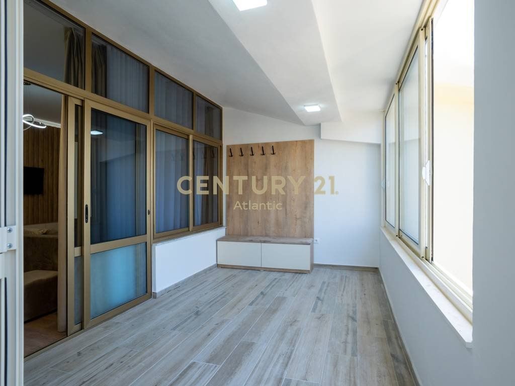 Apartament 2+1 me pamje nga Shitje në Golem