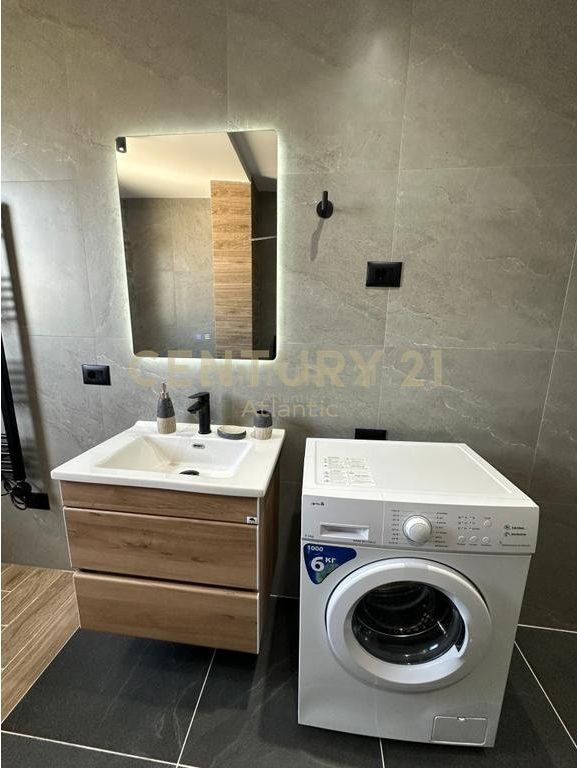 Apartament 2+1+2 për Shitje në Plazh, Durres ME PAMJE NGA DETI